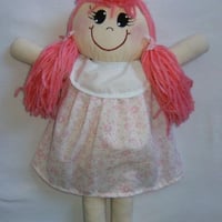 Boneca com 33 cm, toda em tecido, cor da roupa e cabelo a sua escolha, R$ 18,00