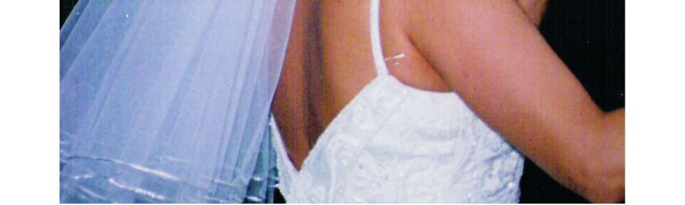 Vendo Vestido de noiva exclusivo + convites