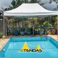 Tenda de 4.5x3 cobrindo piscina em evento particular. Acesse nosso site para mais fotos.