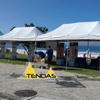 Tendas de 6x3 em evento na praia. Acesse nosso site para mais fotos.