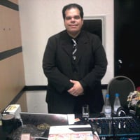 DJ BOLA sempre com repertório eclético, agrada a gregos e troianos !!!
