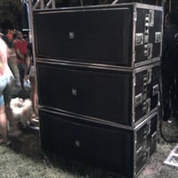 sistema Line Array sub para eventos de sonorização grande porte