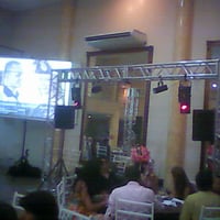 Casamento com trave simples e telao