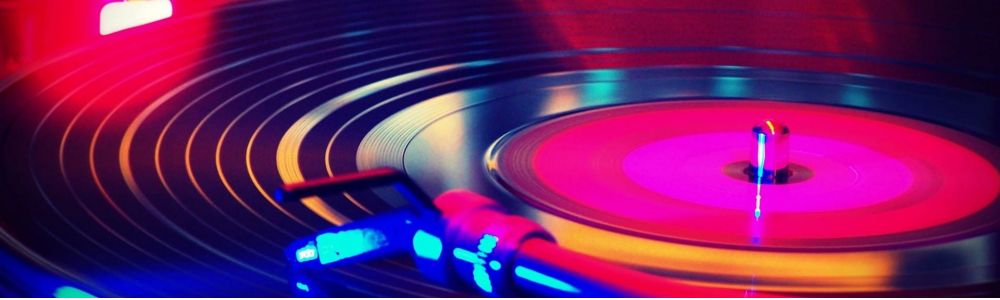 DJ com Vinil + Repertório Selecionado | Festa Retrô | Eventos sociais, familiares e empresariais