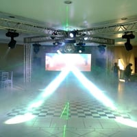 estrutura em X, moving heads, painel de LED