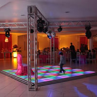 estrutura em X e pista de LED