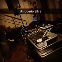 Trabalhamos
Com: Dj's Som e Iluminação para festas
Locação de iluminação, Telão ,Retrospectiv
