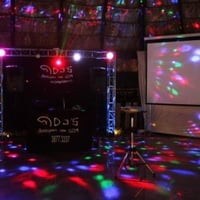 Estrutura Compacta de Iluminação e Efeitos com Telão