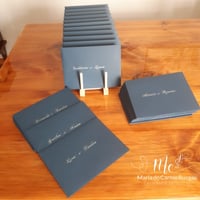 Convites de casamento cinza, caligrafados na cor cobre - puro requinte!