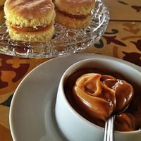 recheado com um tradicional doce de leite moça