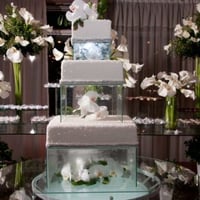 Bolo de casamento com decoração em orquídeas