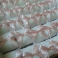 bem nascido com tira de renda
