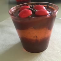 Brigacake de copinho( brigadeiro com bolo de cenoura)