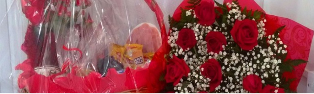 Doces encantos cestas e flores