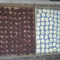 Brigadeiros e Beijinhos.