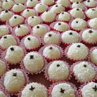 Beijinhos R$ 30,00 o cento