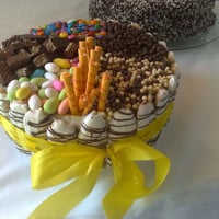 torta com guloseimas de chocolate....especial
