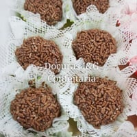 Brigadeiros Gourmets com chocolate 50% cacau.