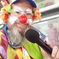 palhaço locutor de lojas