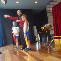 Show de palco em escola.
