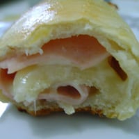 Enroladinho de presunto e queijo
