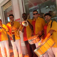 ANIMAÇÃO COM PALHAÇOS, PERNA DE PAU, ANÃO 9810-7295 CARNAVAL, INAUGURAÇÕES, ETC...