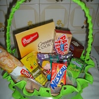 cesta de chocolate R$55,00 acompanha cartão simples