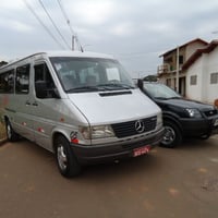 Vans e carro de pequeno porte
