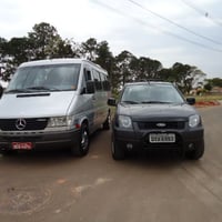 Vans e carro de pequeno porte