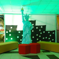 Cenário escultura e painel e malha tencionada