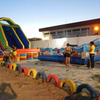 mega tobogã e surf mecânico