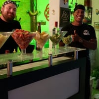 Vários lugares para o bar