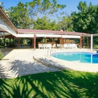Piscina e salão