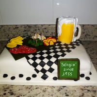 Bolo aniversário em pasta americana e doce de leite