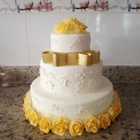 Bolo cenográfico casamento laço e rosas - aluguel ou venda