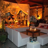 Mesa do bolo com pergolado e Lounge
