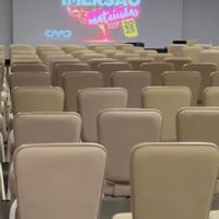 Aluguel de auditórios em hotéis ou restaurantes. Conforme cada perfil de cliente.