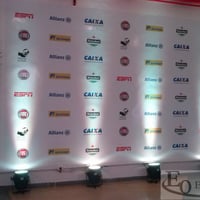 Iluminação Cênica em backdrop