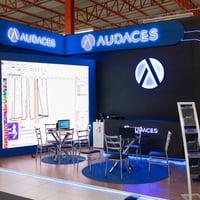 Serviço completo de montagem e personalização de stand profissionais. Desde a concepção (design) até