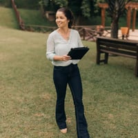 Roberta Fernandes - Assessora e Cerimonialista de eventos