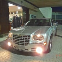 Casamento de Magda e Lucas - Conduzidos por um Chrysler 300C Prata