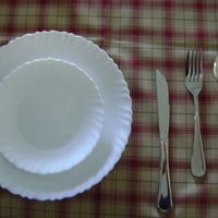 talheres, pratos jantar e sobremesa