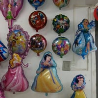 Vários personagens.