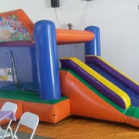 CASTELINHO PULA PULA COM ESCORREGADOR, IDADE ATÉ 9 ANOS,
MEDIDAS PARA MONTAGEM 2,50 MTS ALTURA,4,5