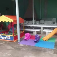 PISCINA DE BOLINHAS COM ÁREA BABY