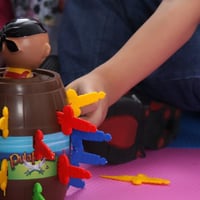 brinquedo pula pirata para recreação