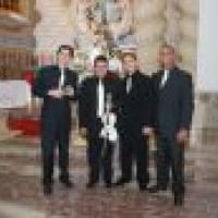 Da esquerda Fausto (Cantor), Peterson (Violino), Gustavo (Teclado), Henrique (Percussão)