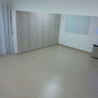 sala vazia para usos diversos
