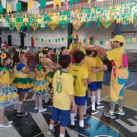 Animação de Festa infantil com diversas brincadeiras e som com diversas músicas.

Brincadeiras div