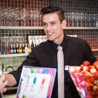 Barman Alex Dumke